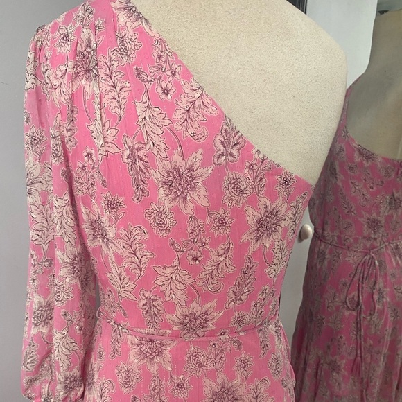 STUNNING TAYLOR ONE SLEEVE ASYMMETRICAL FLOWY FEMINE SEXY LINED FAIRY/EASTER - Picture 7 of 12